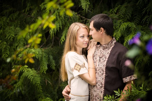 Paar liefde lopen — Stockfoto