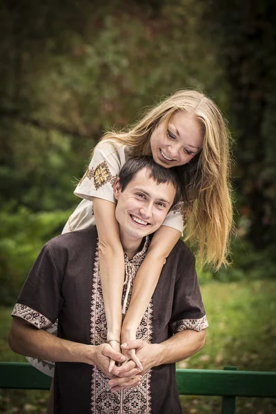 Couple hugging park — Stock Photo, Image