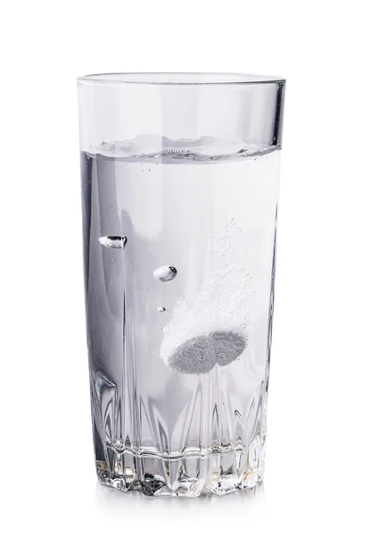 Pille im Glas Wasser — Stockfoto