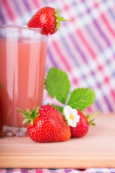 Jugo de fresa en primer plano —  Fotos de Stock