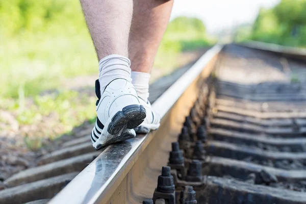 鉄道と人間の足 — ストック写真