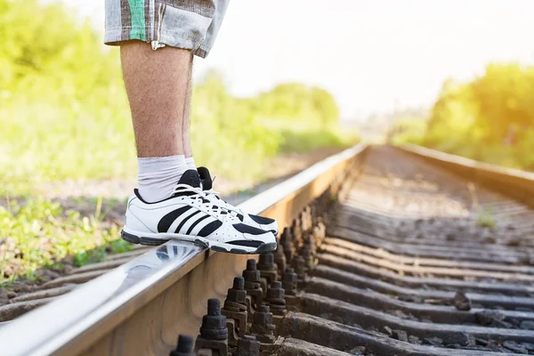 Ferrocarril hombre piernas — Foto de Stock