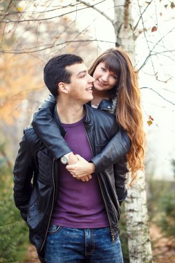 Çift kucaklaşması.