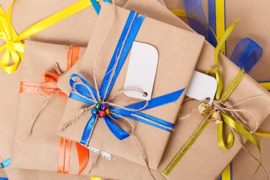 Kraft kağıt hediye paketleri