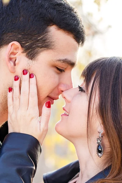 Couple hugging — Stock Photo, Image