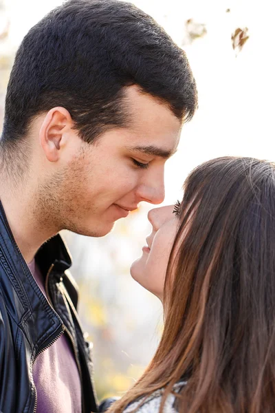 Couple hugging — Stock Photo, Image