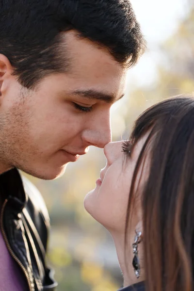 Couple hugging — Stock Photo, Image