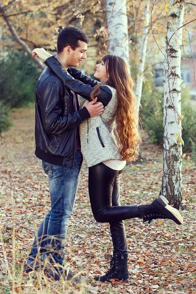 Pareja abrazando — Foto de Stock