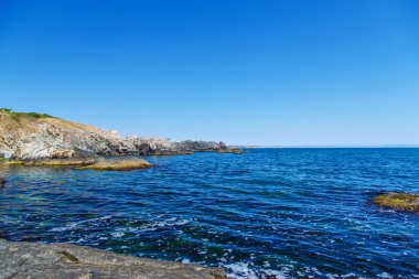 gökyüzü rock deniz kıyısında