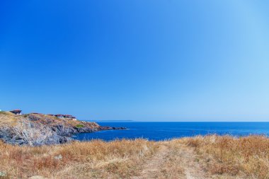 gökyüzü rock deniz kıyısında