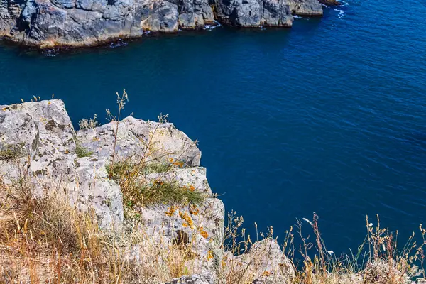 Cielo roca mar orilla — Foto de Stock