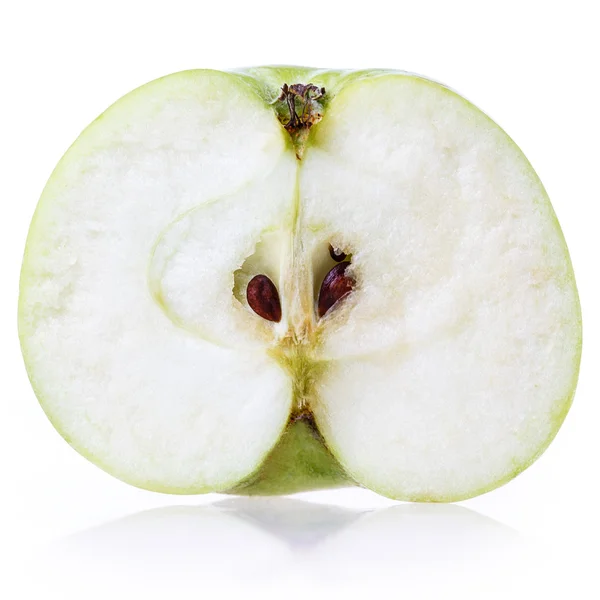 Gesneden apple geïsoleerd — Stockfoto