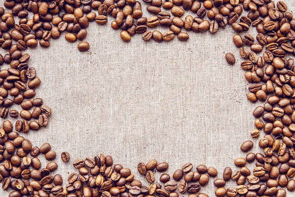 Kaffeebohnen auf Leinwand — Stockfoto
