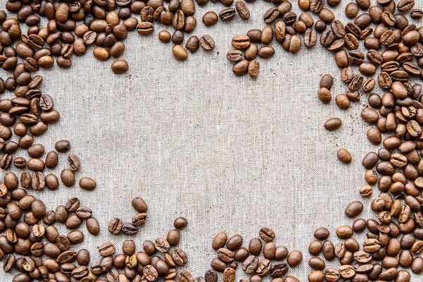 Kaffeebohnen auf Leinwand — Stockfoto