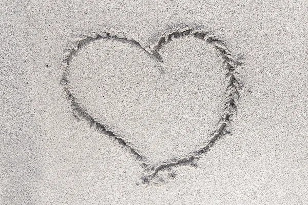 Kumda bir kalp — Stok fotoğraf