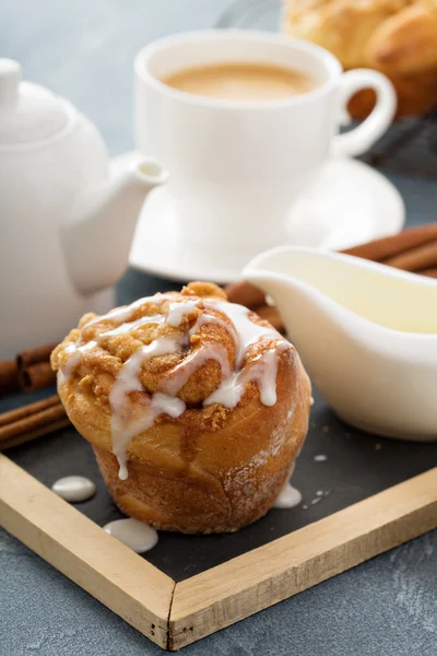 Bollo de canela para el desayuno —  Fotos de Stock