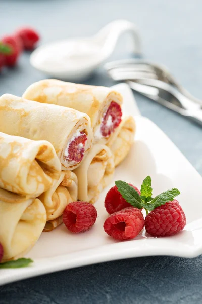 Crepes filled with cottage cheese and raspberry — Stock Photo, Image