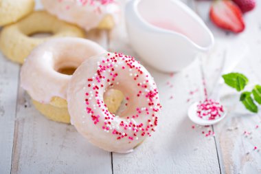 Pembe sır ile pişmiş çörekler