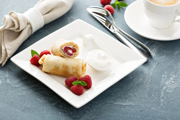 Crepes filled with cottage cheese and raspberry — Stock Photo, Image
