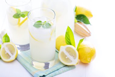 Taze limonata uzun boylu gözlük yaptı