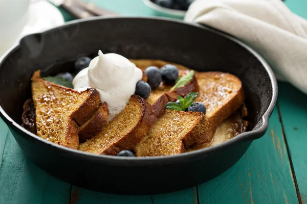 French toast with caramelized banana — Stock Photo, Image