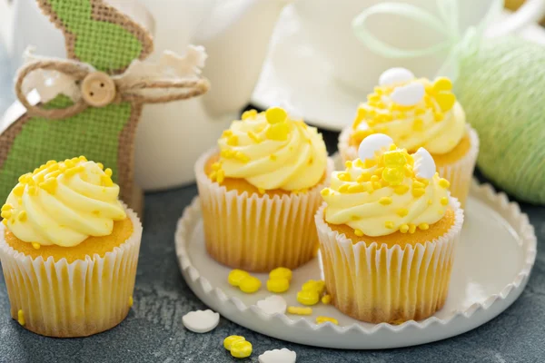 부활절을 위한 레몬 컵 케이크 — 스톡 사진