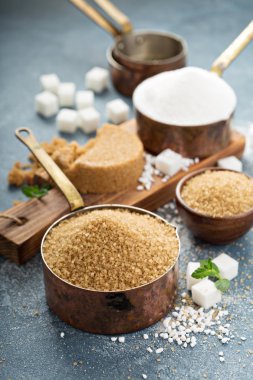 Vejetaryen burger yumurta ve avokado