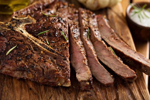 Carne de res cocida a la parrilla — Foto de Stock