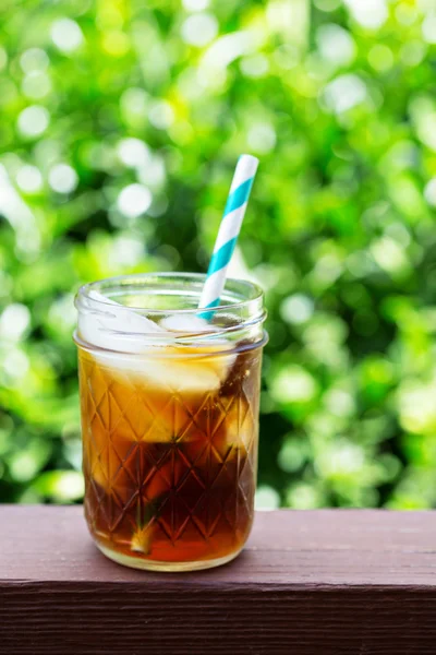 Iced coffee in mason jars outdoors — Stock Photo, Image