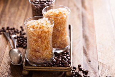 Küçük bardaklarda kahve granita