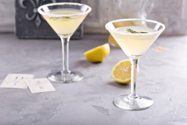 Rosemary ile limonata martini
