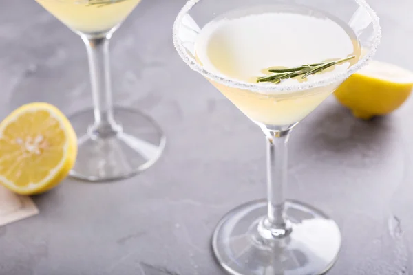 Lemonade martini with rosemary — Stock Photo, Image