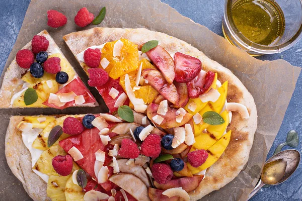 Grilled fruit pizza with honey