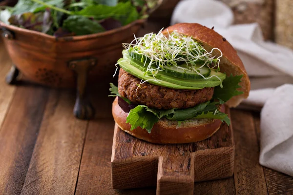 Grilled vegan bean burger with greens — Stock Photo, Image