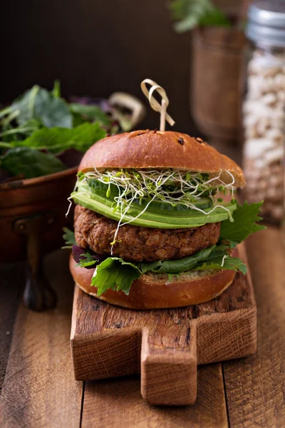 Grilled vegan bean burger with greens — Stock Photo, Image