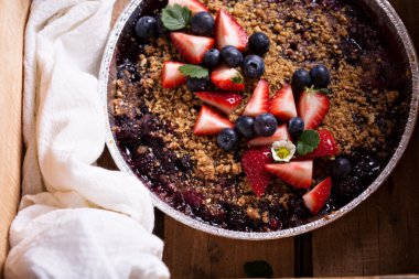 Izgarada yapılan Berry kek kek