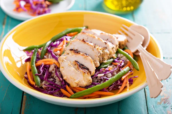 Grilled chicken slaw salad — Stock Photo, Image