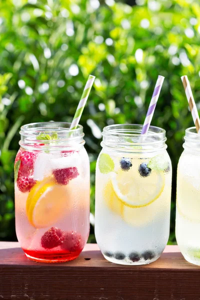 Variedad de limonada en frascos —  Fotos de Stock