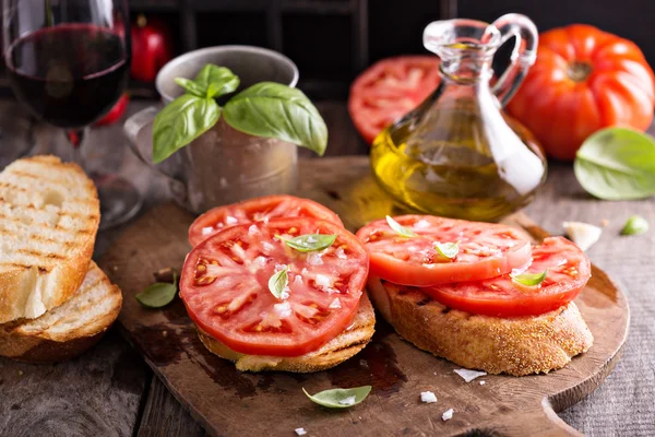 Brucchetta with tomatoes and olive oil — Stock Photo, Image