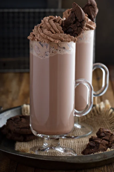 Galleta de chocolate batido en tazas altas — Foto de Stock