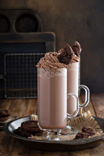 Galleta de chocolate batido en tazas altas — Foto de Stock