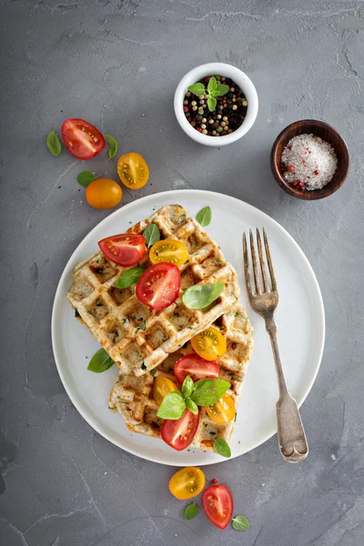 Waffles salgados de legumes e queijo — Fotografia de Stock