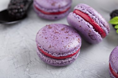 Fransız macarons gri bir tablo