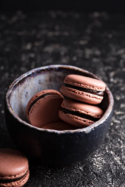 Ganache dolgulu çikolata Fransız macarons — Stok fotoğraf