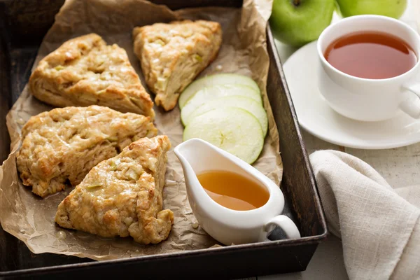 Yoğurt elma çörek elma şarabı sır ile