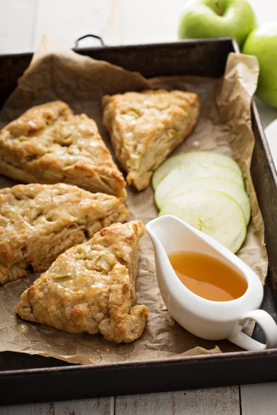 Yogurt apple scones with cider glaze — Stock Photo, Image