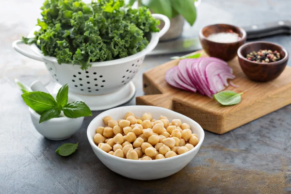 Cooking with kale and chickpeas — Stock Photo, Image
