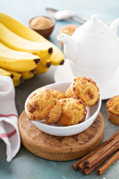 Banana muffins on cooling rack — Stock Photo, Image