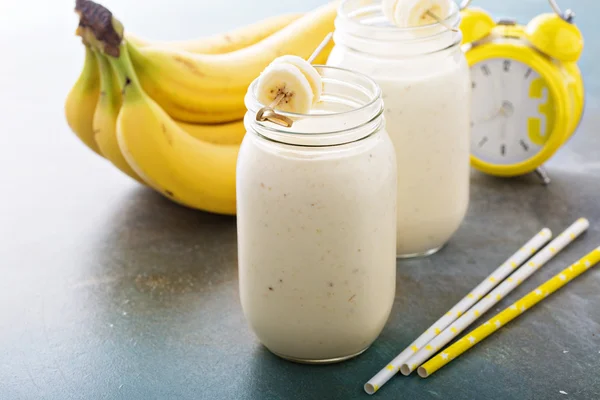 Banana smoothie in mason jars — Stock Photo, Image
