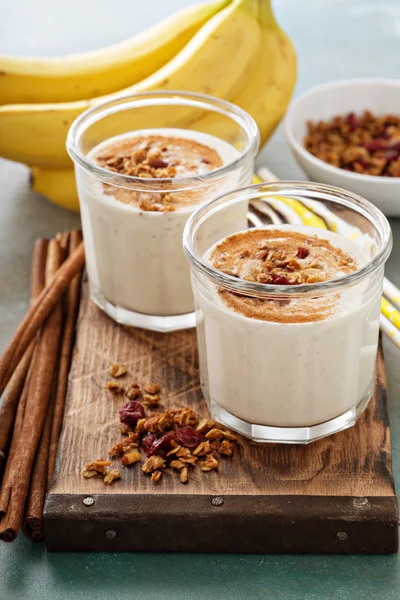 Banana smoothie in mason jars — Stock Photo, Image